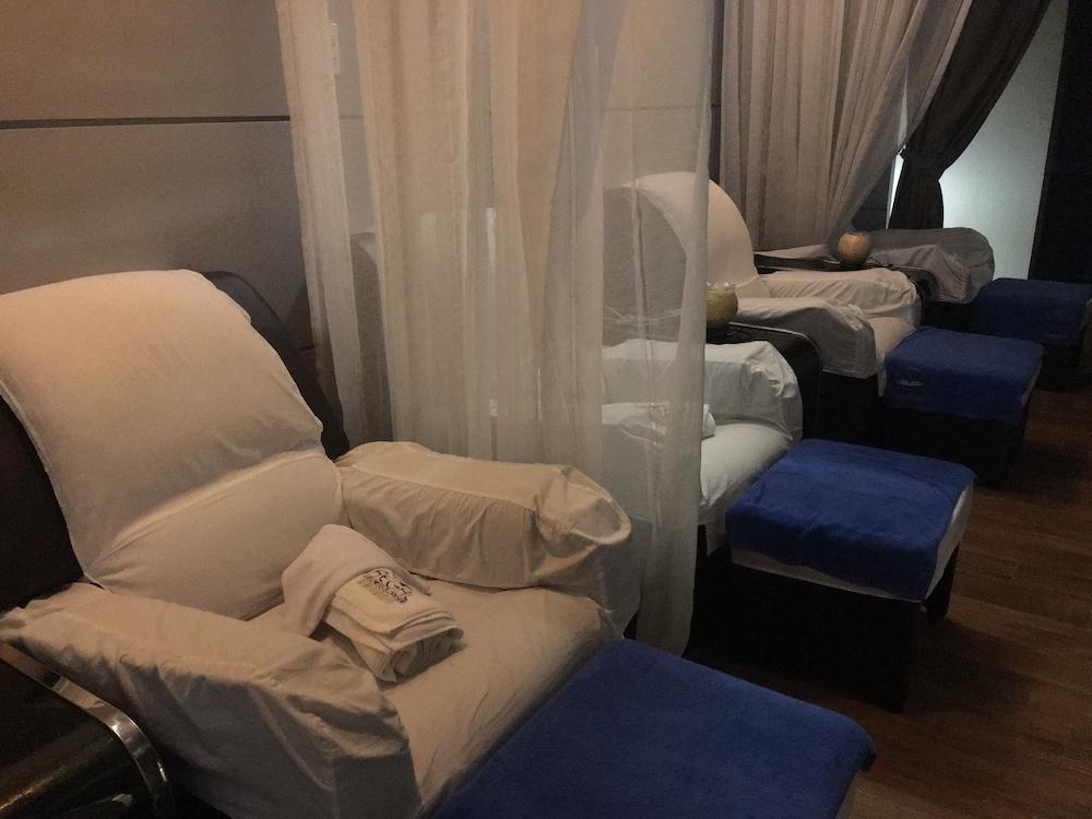 Rizal Park 5* Manila
