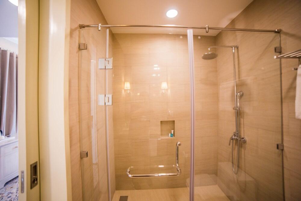 Rizal Park Hotel 5*