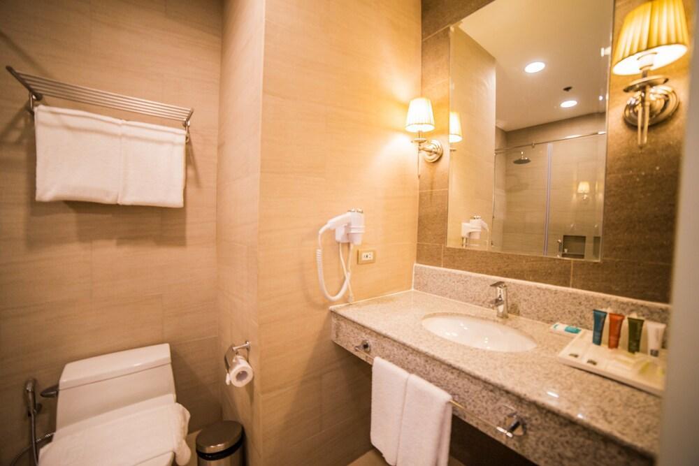 Rizal Park Hotel 5*